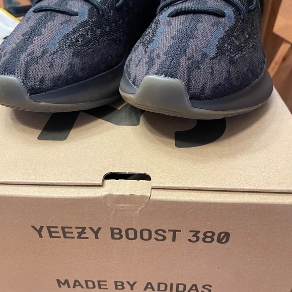 Yeezy Boost 380 - Picture 3 of 4